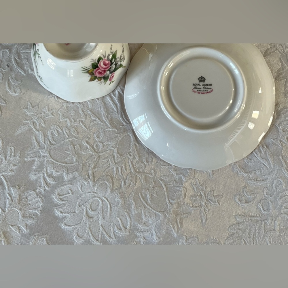 Vintage teacup.  Royal Albert Lilly of the Valley. - Picture 2 of 8